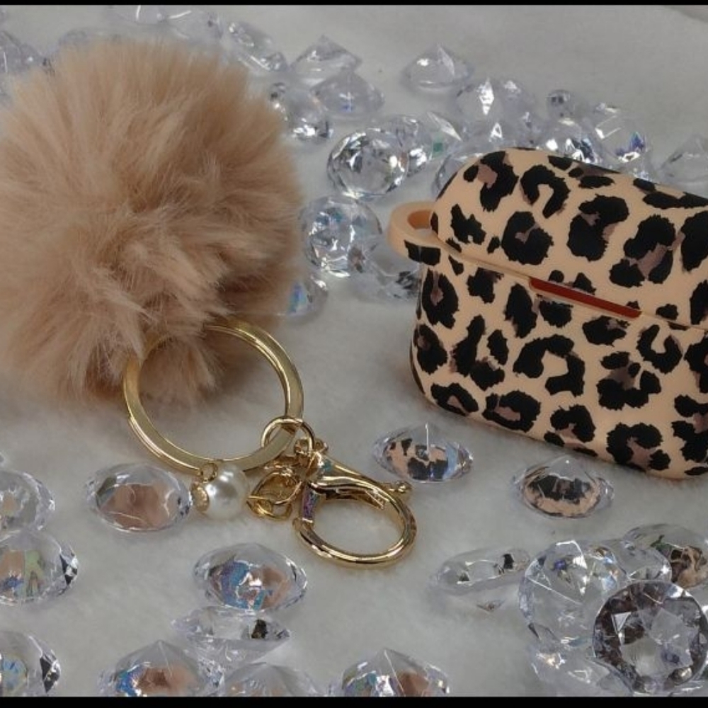 Leopard print Keychain and apple pods holder